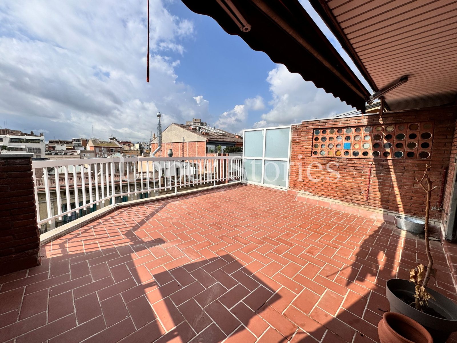 586139 US-144 – EIXAMPLE – ARIBAU